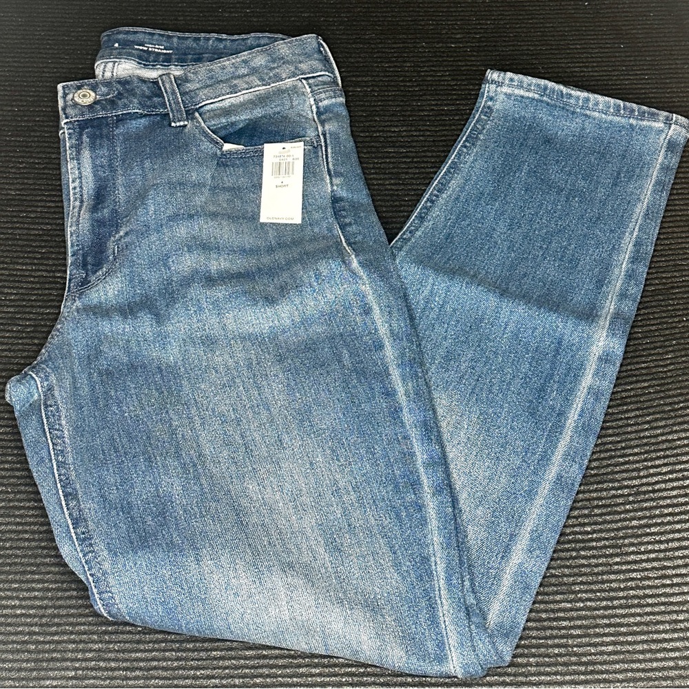 COPY - Women Old Navy High Rise Wow Straight Ankle Short Jeans Med Wash NWT